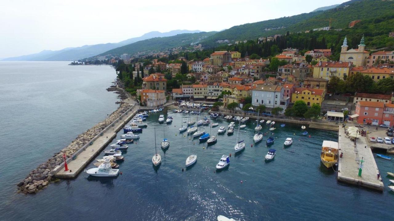 Apartments Matacin With Sea View Опатия Екстериор снимка