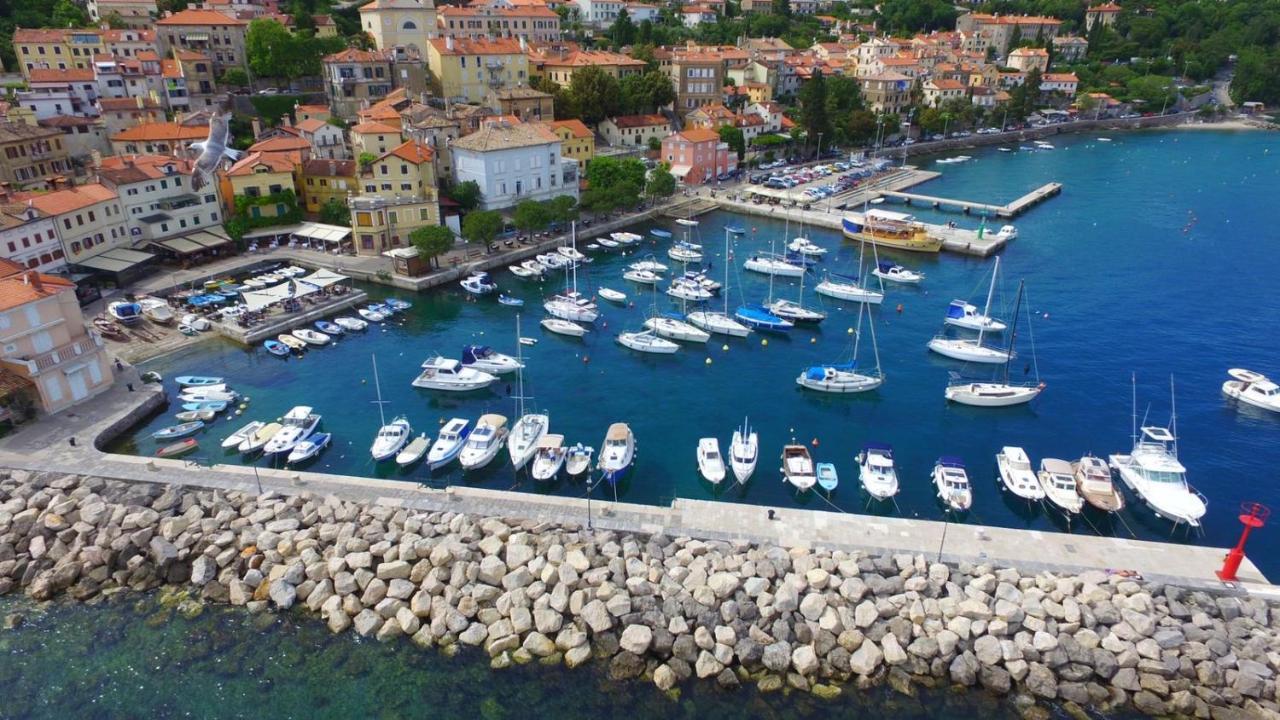 Apartments Matacin With Sea View Опатия Екстериор снимка