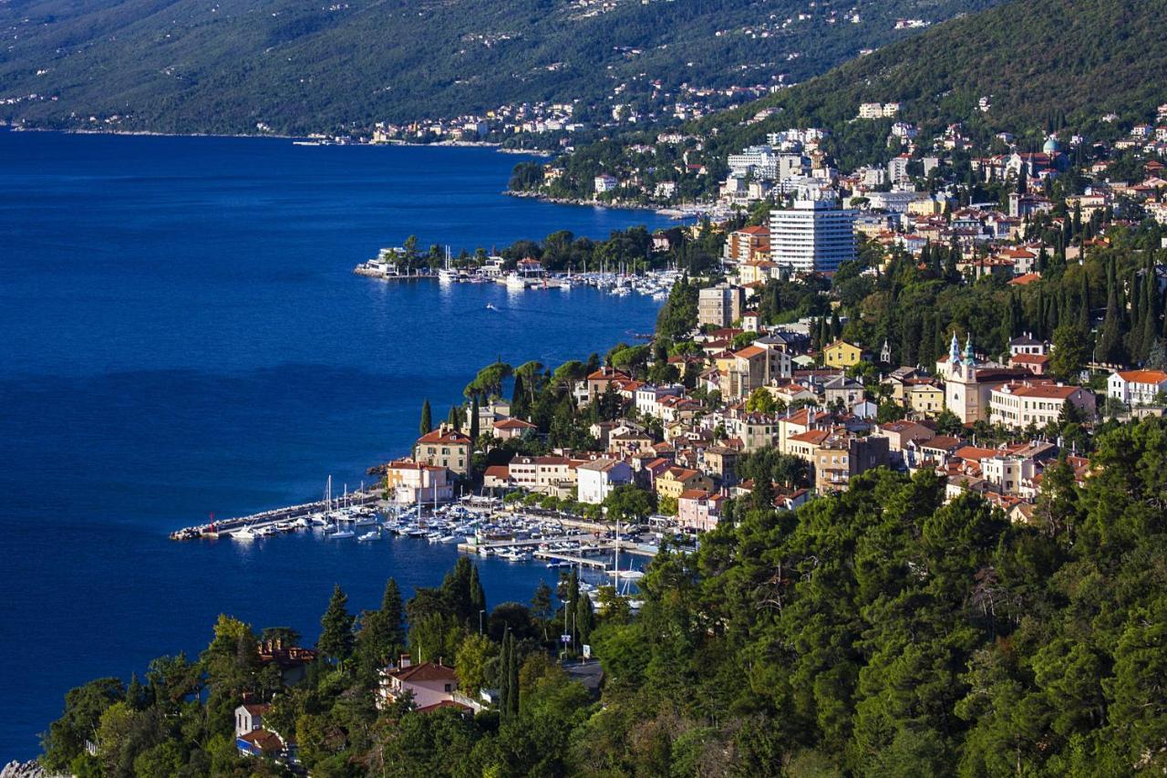Apartments Matacin With Sea View Опатия Екстериор снимка