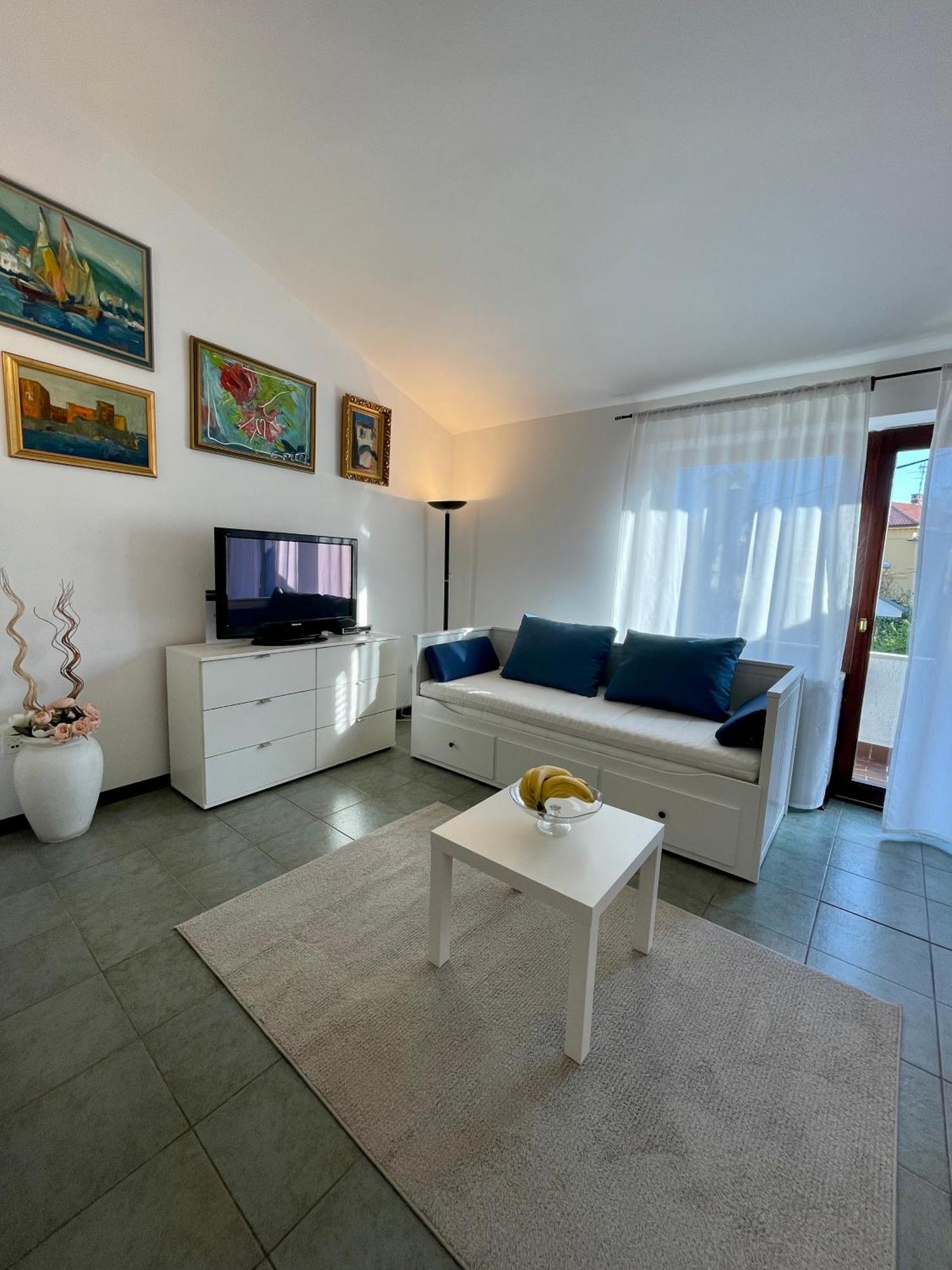 Apartments Matacin With Sea View Опатия Стая снимка
