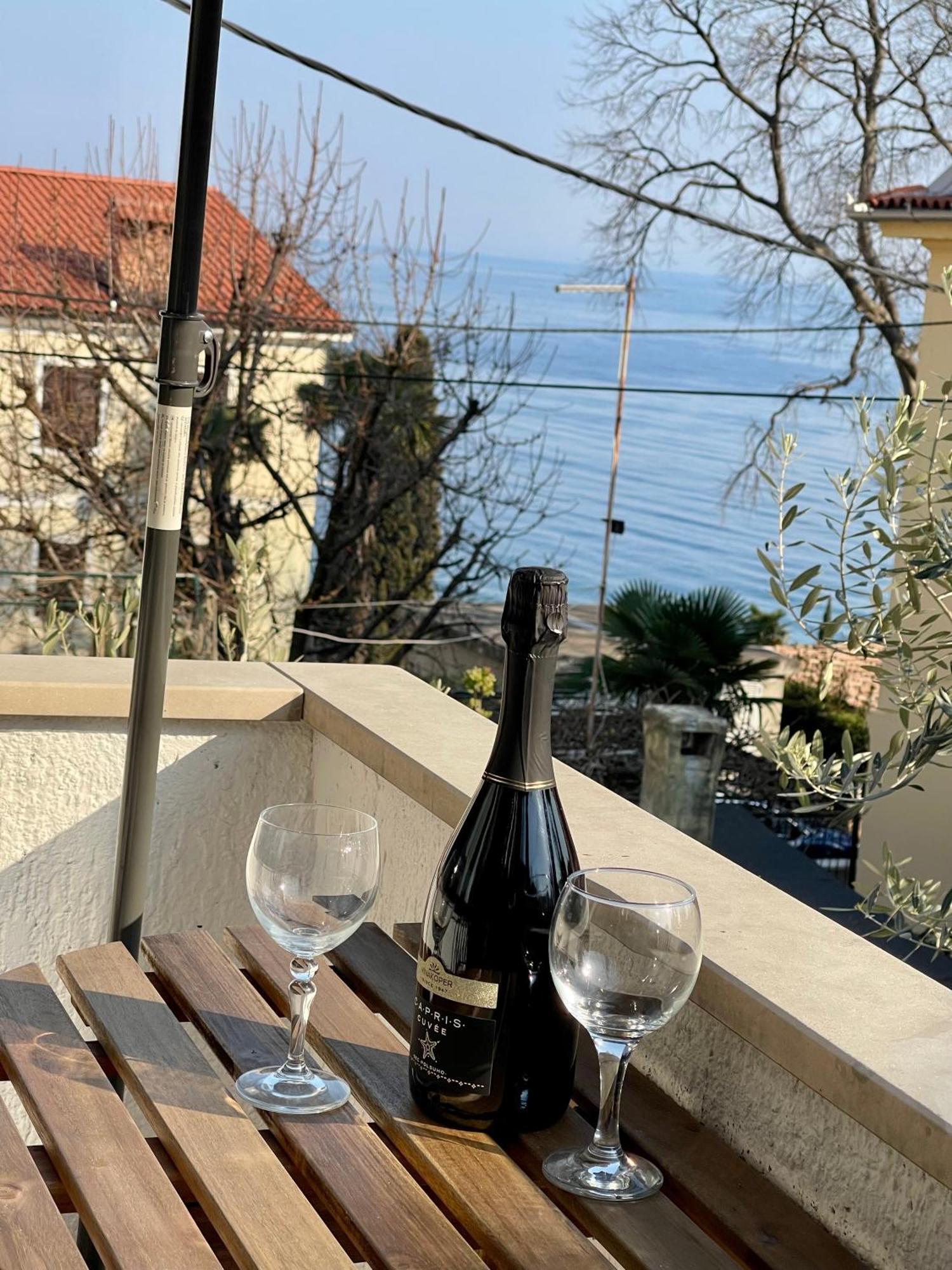 Apartments Matacin With Sea View Опатия Стая снимка