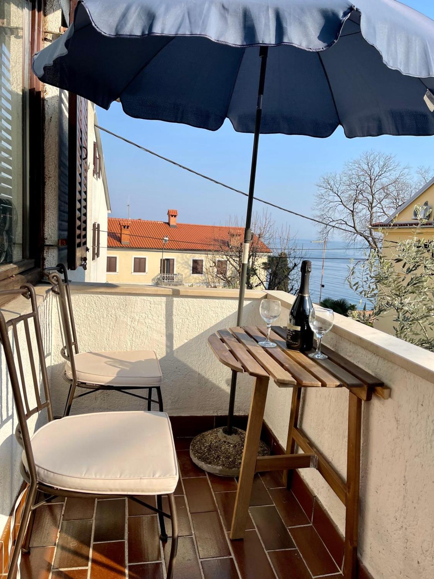 Apartments Matacin With Sea View Опатия Стая снимка
